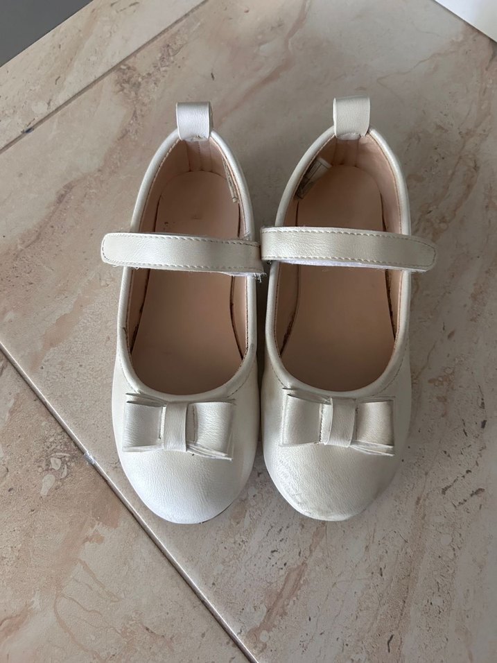 Kız Çocuk Beyaz Tokalı Babet Ayakkabı - Görsel 2