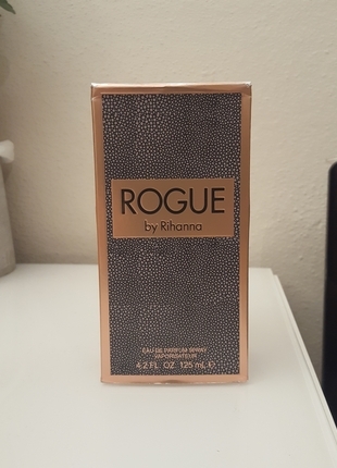 Rihanna Rogue 125 ml EDP bayan parfüm