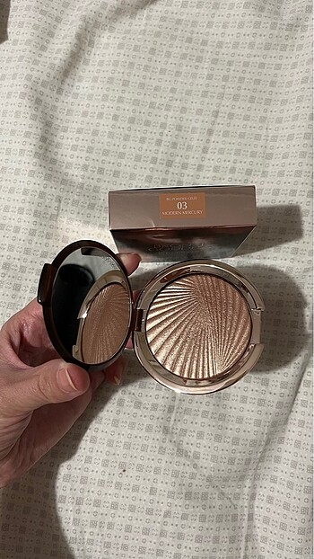  Beden Renk Estee lauder highlighter