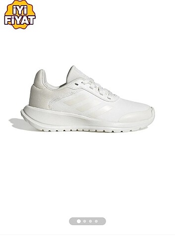 Beyaz adidas spor ayakkabı 