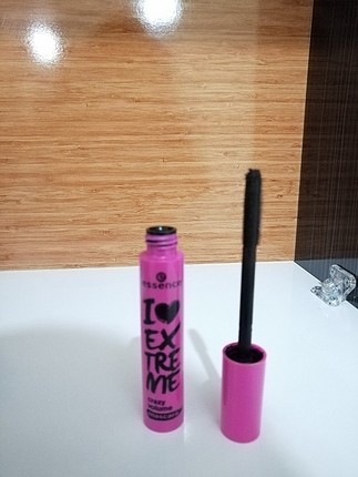Essence rimel 