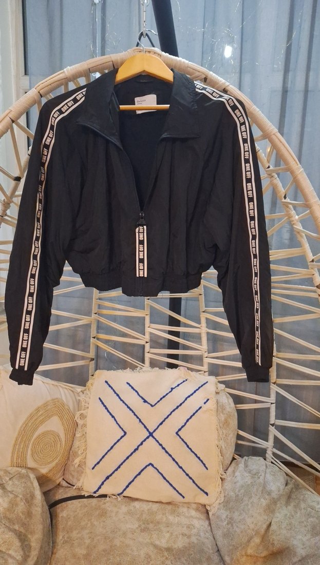 bershka Siyah Mini Spor Ceket - Görsel 3