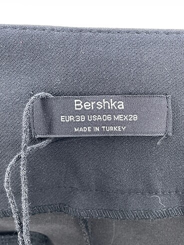 38 Beden siyah Renk Bershka Kumaş Pantolon %70 İndirimli.