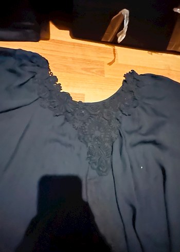 Siyah Fırfırlı Kısa Kadın Bluz - Görsel 2