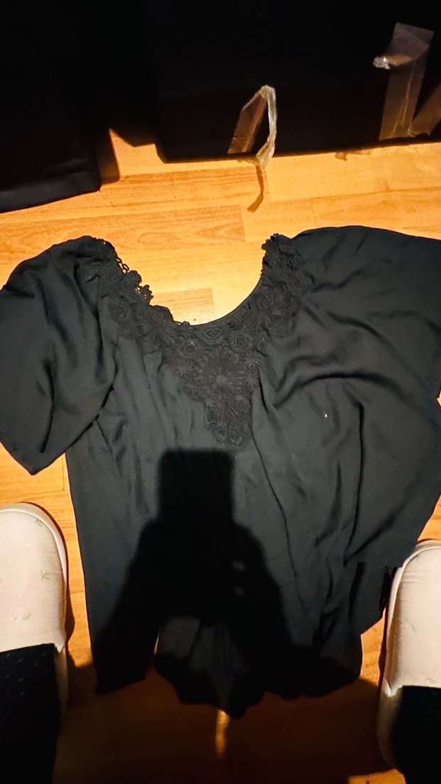 Siyah Fırfırlı Kısa Kadın Bluz - Görsel 3