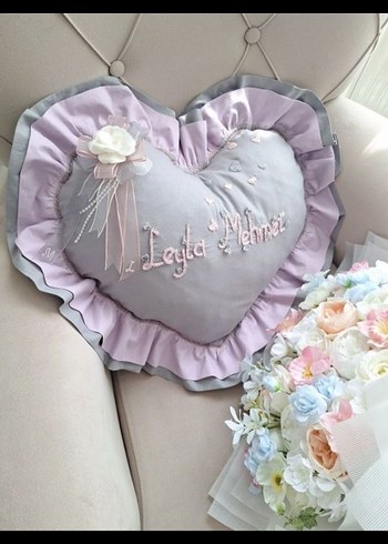 Diğer Nakışlı Kalp Şeklinde Pastel Yastık