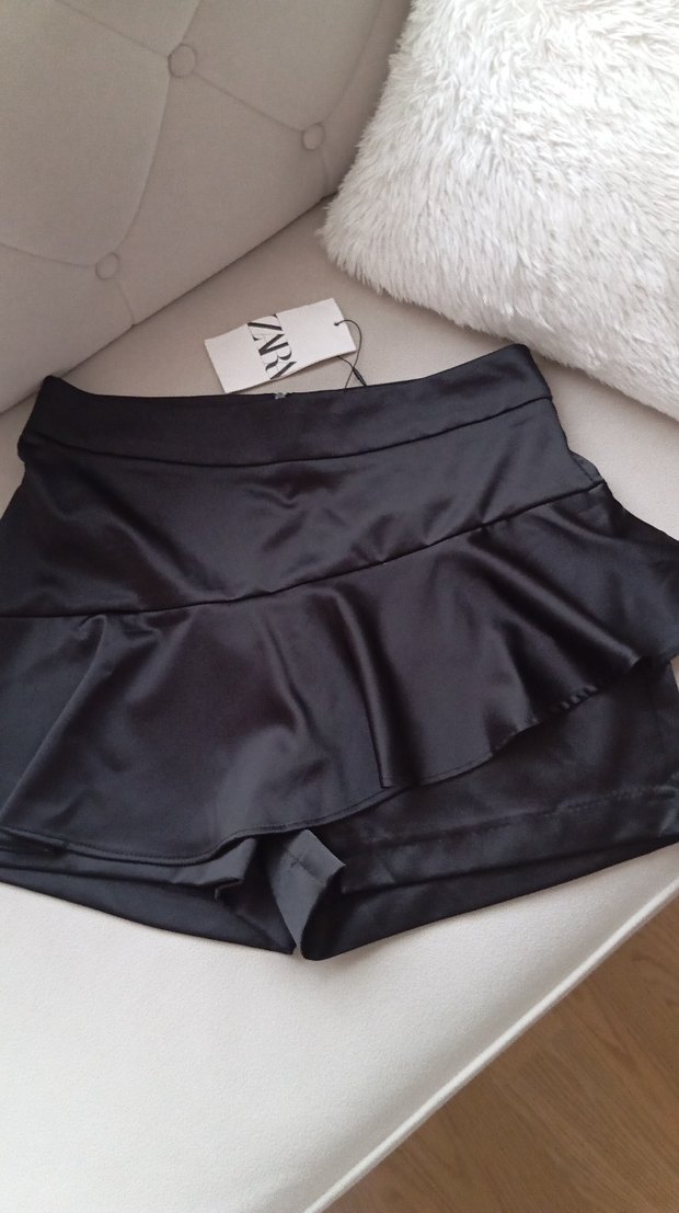 Zara Siyah Mini Fırfırlı şort Etek - Görsel 4