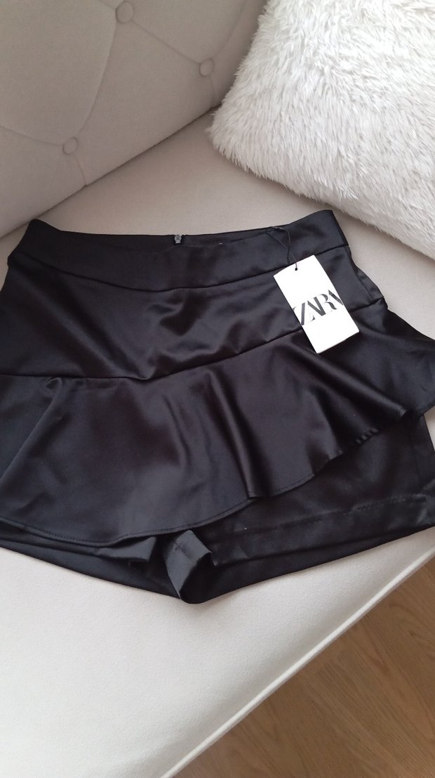 Zara Siyah Mini Fırfırlı şort Etek - Görsel 2