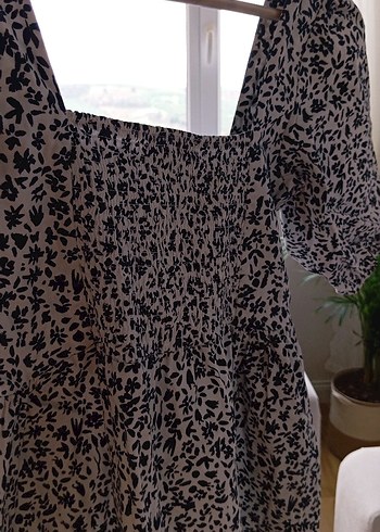 Beyaz Çiçek Desenli Uzun Kadın Elbisesi - Görsel 2