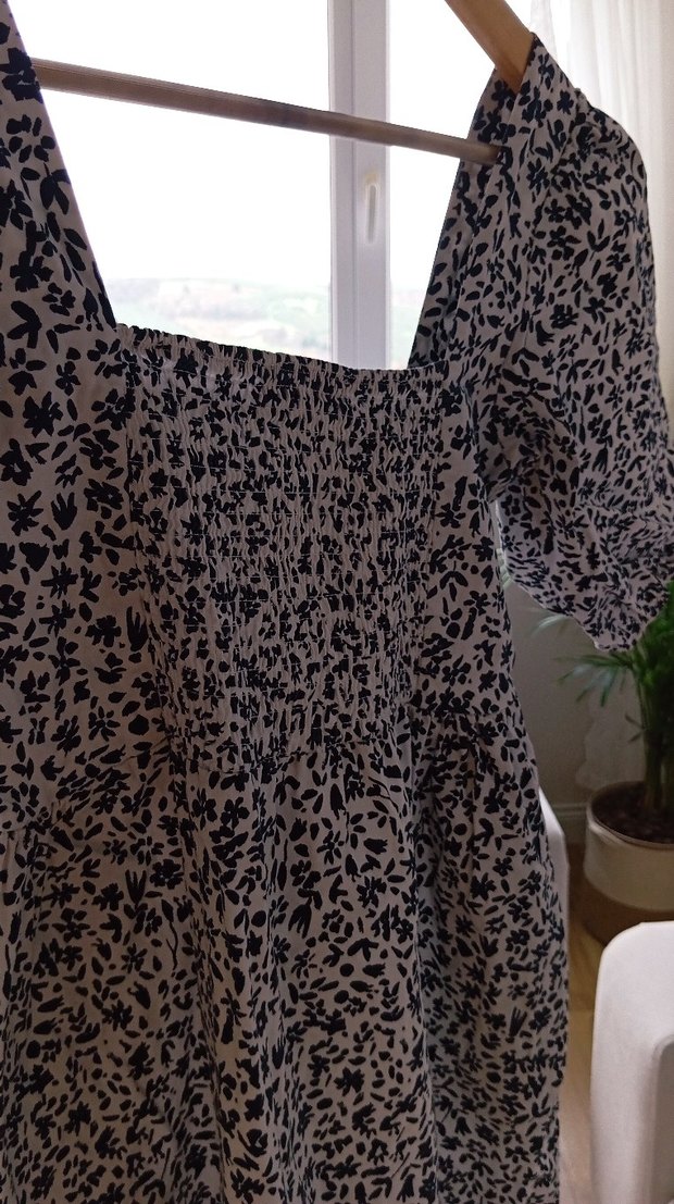 Beyaz Çiçek Desenli Uzun Kadın Elbisesi - Görsel 2