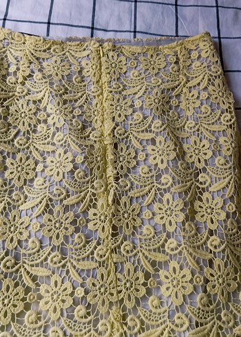 Sarı Nakışlı Dantel Midi Kalem Etek - Görsel 4