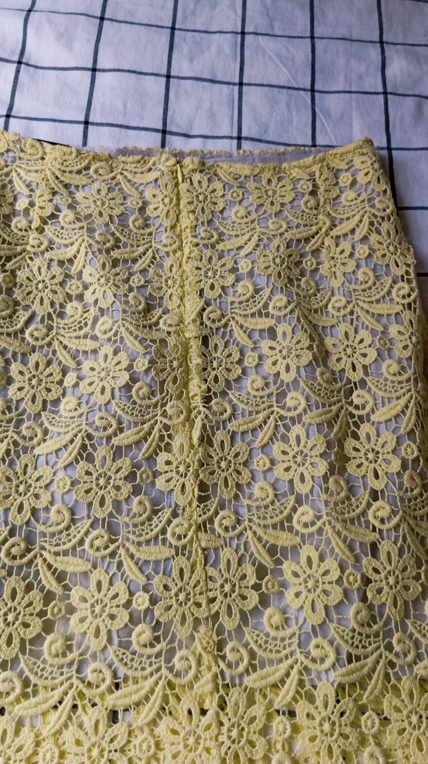 Sarı Nakışlı Dantel Midi Kalem Etek - Görsel 4