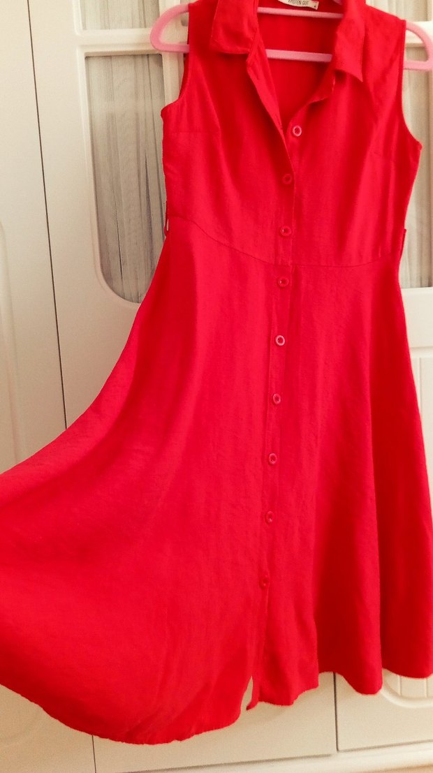 Kırmızı Kolsuz Düğmeli Midi Elbise - Görsel 4