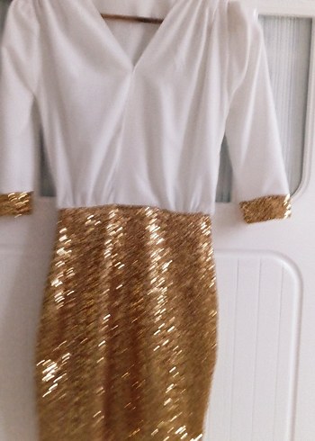 Beyaz Üstü ve Altı Altın payetli Mini Elbise - Görsel 4