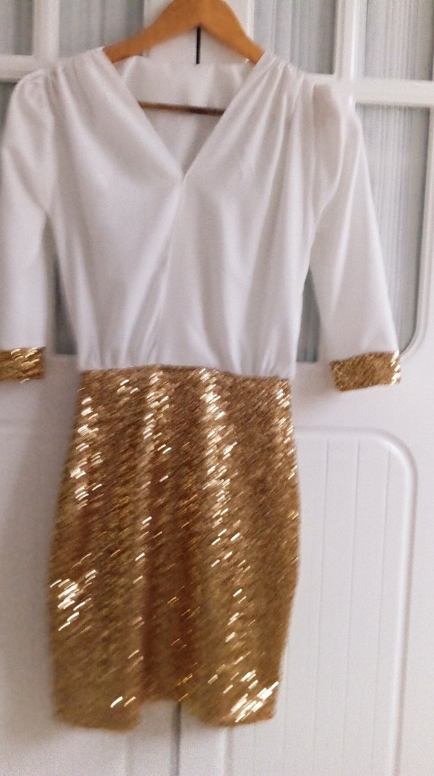 Beyaz Üstü ve Altı Altın payetli Mini Elbise - Görsel 4