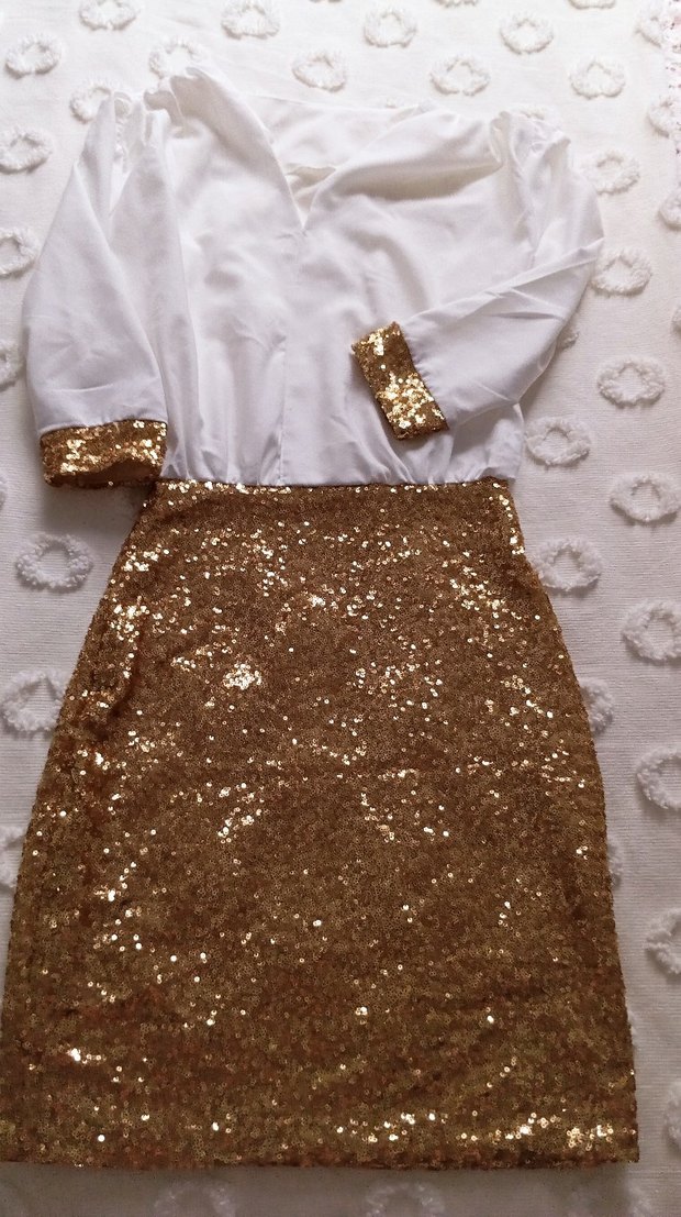 Beyaz Üstü ve Altı Altın payetli Mini Elbise - Görsel 3