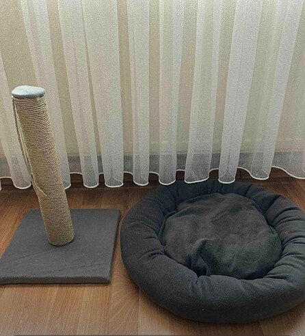 Sıfır kedi yatağı ve tırmalama tahtası