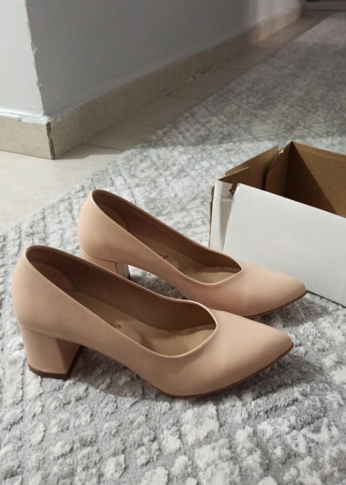 Topuklu kısa ayakkabı - Görsel 2