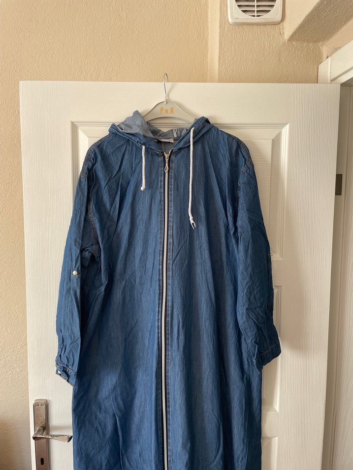 Kapüşonlu Uzun Kot Yağmurluk - Görsel 3