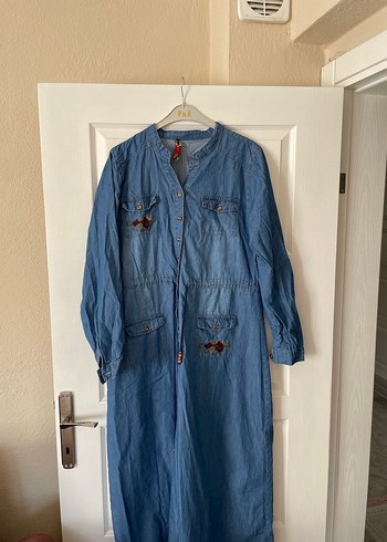 Mavi Uzun Denim Nakışlı Elbise