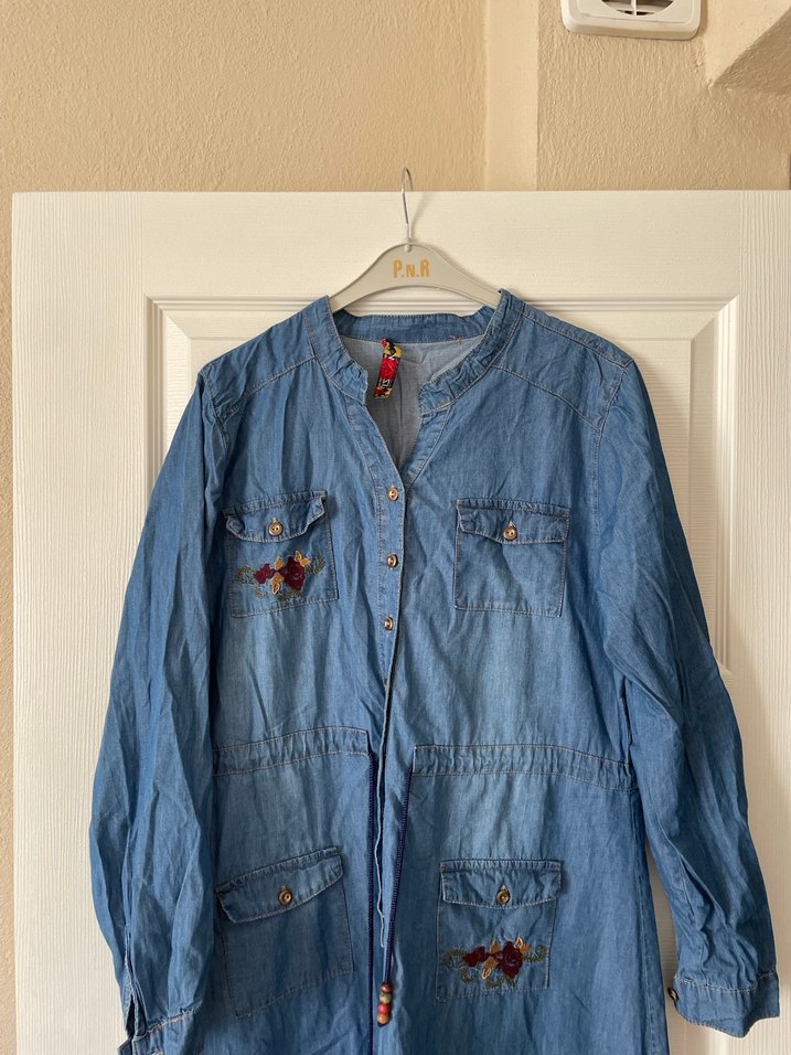 Mavi Uzun Denim Nakışlı Elbise - Görsel 2