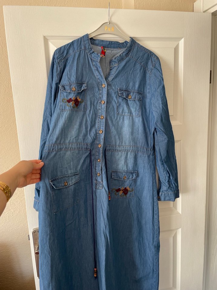 Mavi Uzun Denim Nakışlı Elbise - Görsel 5