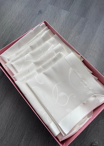 Nakışlı Beyaz  Masa Örtüsü - Görsel 2