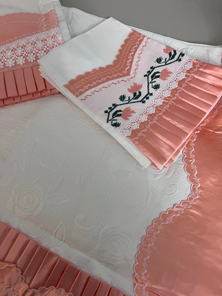 Kanaviçe işlemeli pike takımı - Görsel 3