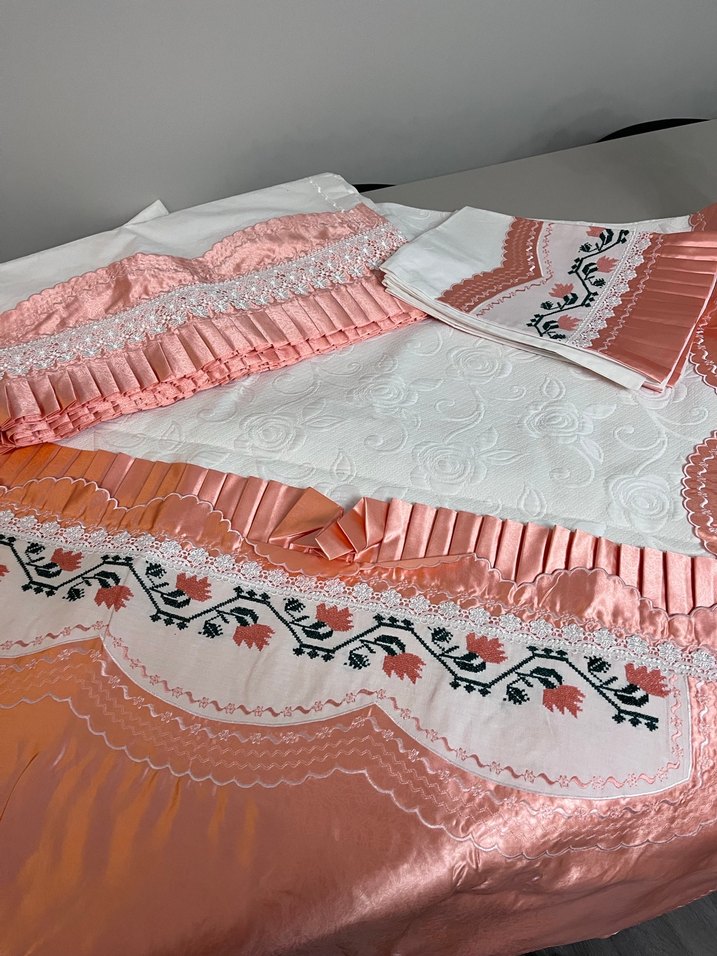 Kanaviçe işlemeli pike takımı - Görsel 2