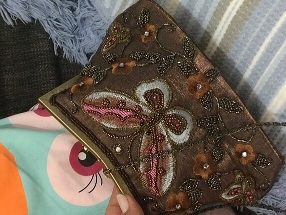 El işlemeli çanta