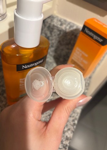 Neutrogena Yüz Temizleme Jeli ve Kremi - Görsel 4