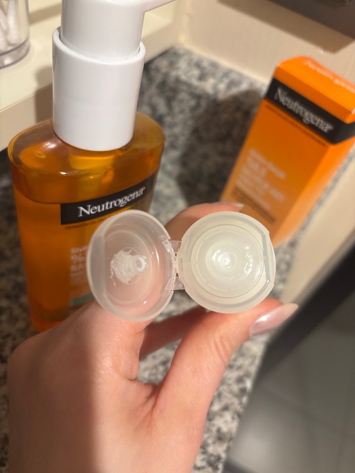 Neutrogena Yüz Temizleme Jeli ve Kremi - Görsel 4