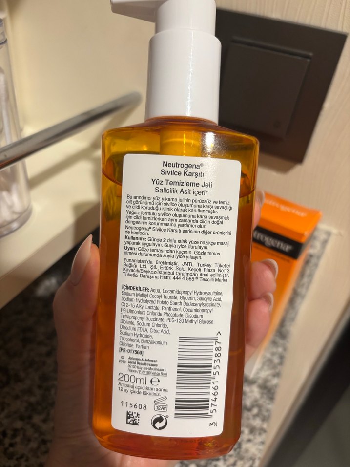 Neutrogena Yüz Temizleme Jeli ve Kremi - Görsel 3