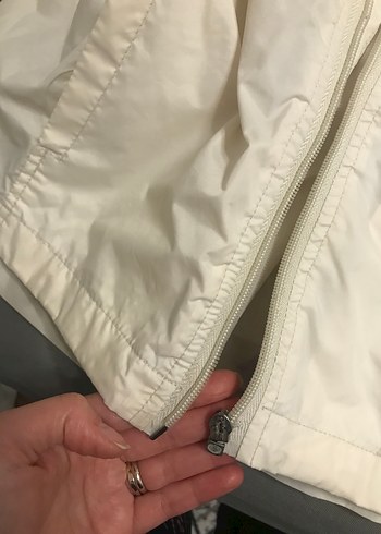 Beyaz Rahat Kesim yağmurluk - Görsel 3