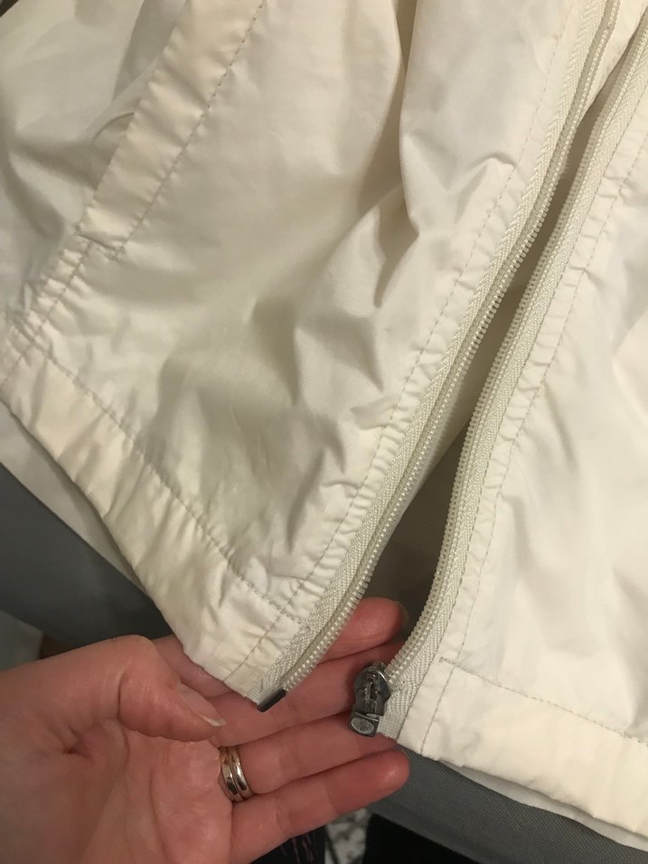 Beyaz Rahat Kesim yağmurluk - Görsel 3