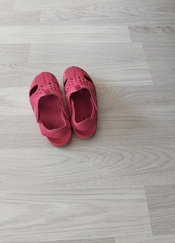 33 Beden Orjinal Nike Sandalet