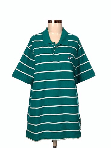 Nike T-shirt %70 İndirimli.
