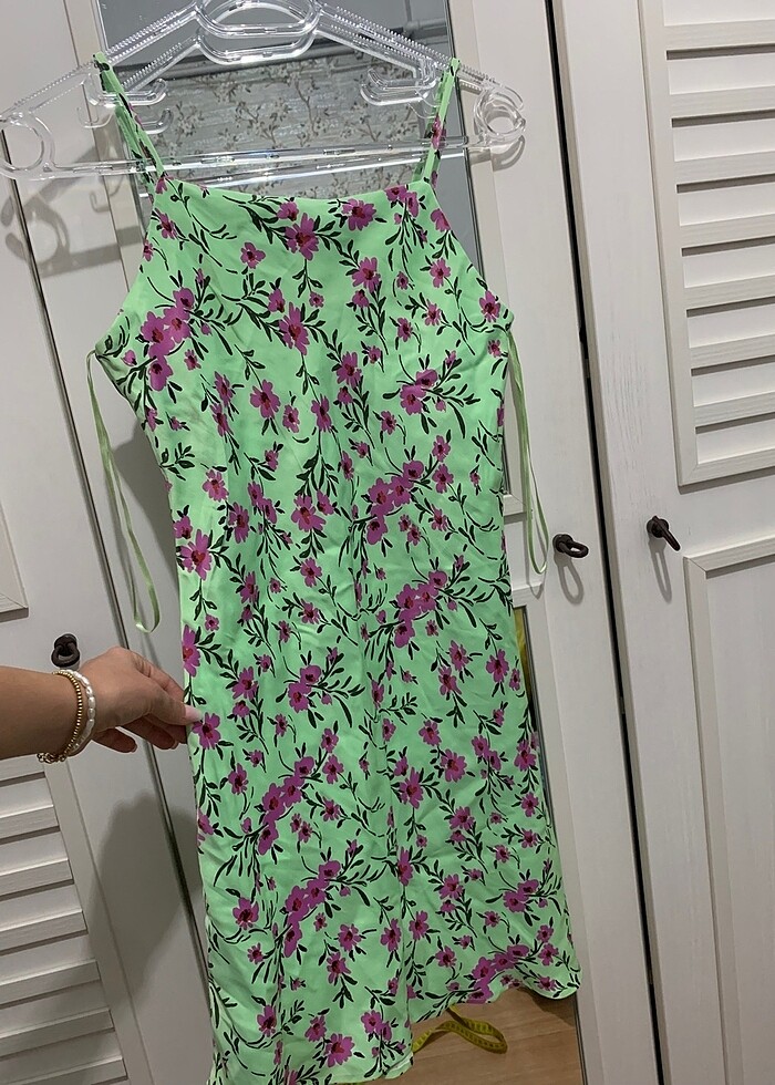 ÇİÇEKLİ SATEN ELBİSE - Görsel 3