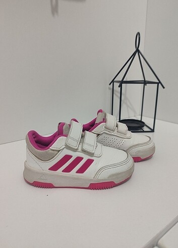 23 Beden beyaz Renk Adidas çocuk spor ayakkabı