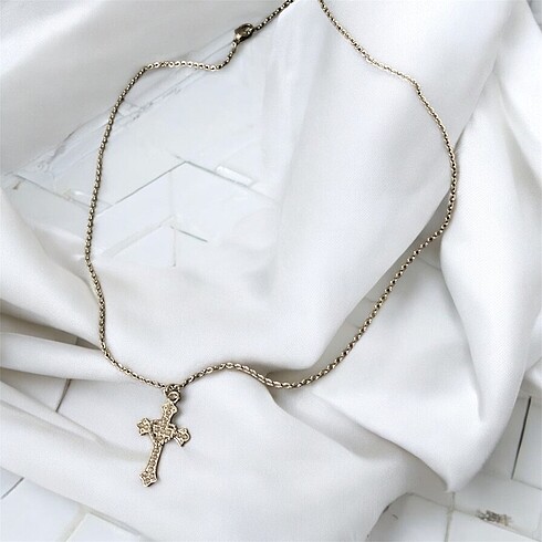 Sheinside Taşlı haç kolye