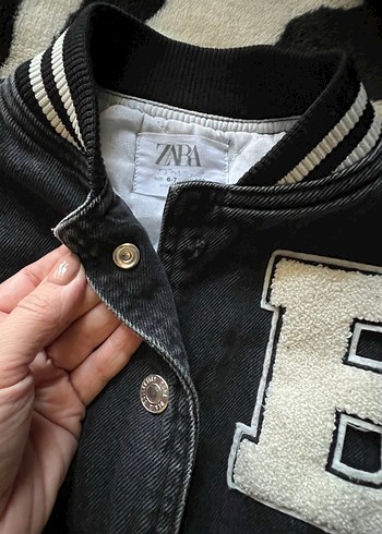 Zara Koyu Siyah Nakışlı Erkek Çocuk Kot Ceket