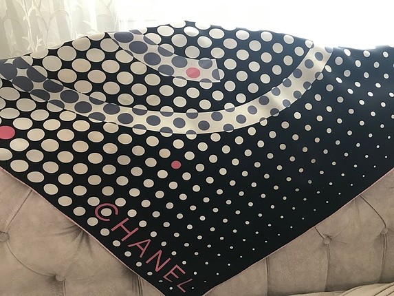 Chanel Puantiye Eşarp