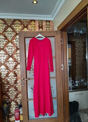 36 Beden Kırmızı yırtmaçlı uzun 36 beden elbise 