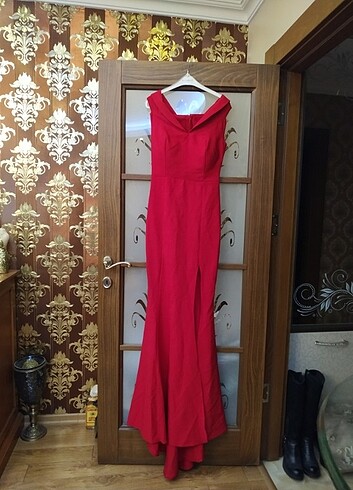36 Beden Kırmızı önden yırtmaçlı uzun balık model elbise 36 beden 
