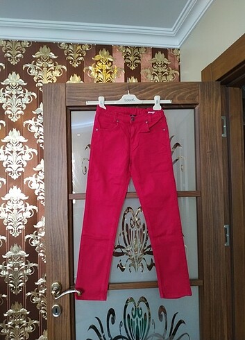 Kırmızı Pantalon 9 yaş ve bulüz