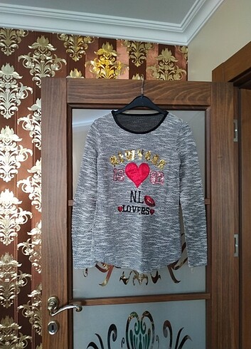 Sweatshirt önü süslü 8.9 ya?a uygun 0 dır
