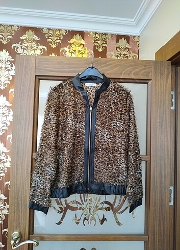 Leopar desenli ince yazlık mont 36 38 bedene uyumlu hiç kullanıl
