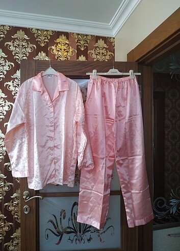 xl Beden Yavru ağzı saten pijama takımı hic kullanılmadı 0