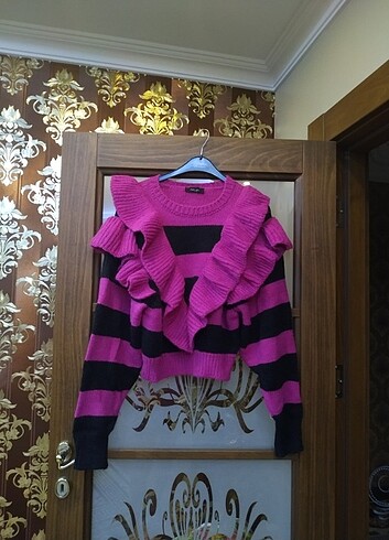 Pembe siyah fırfırlı kazak hic kullanılmadı 0 dır 