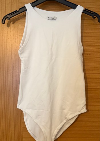 Beyaz Yüksek Yakalı Kolsuz çıtçıtlı Body